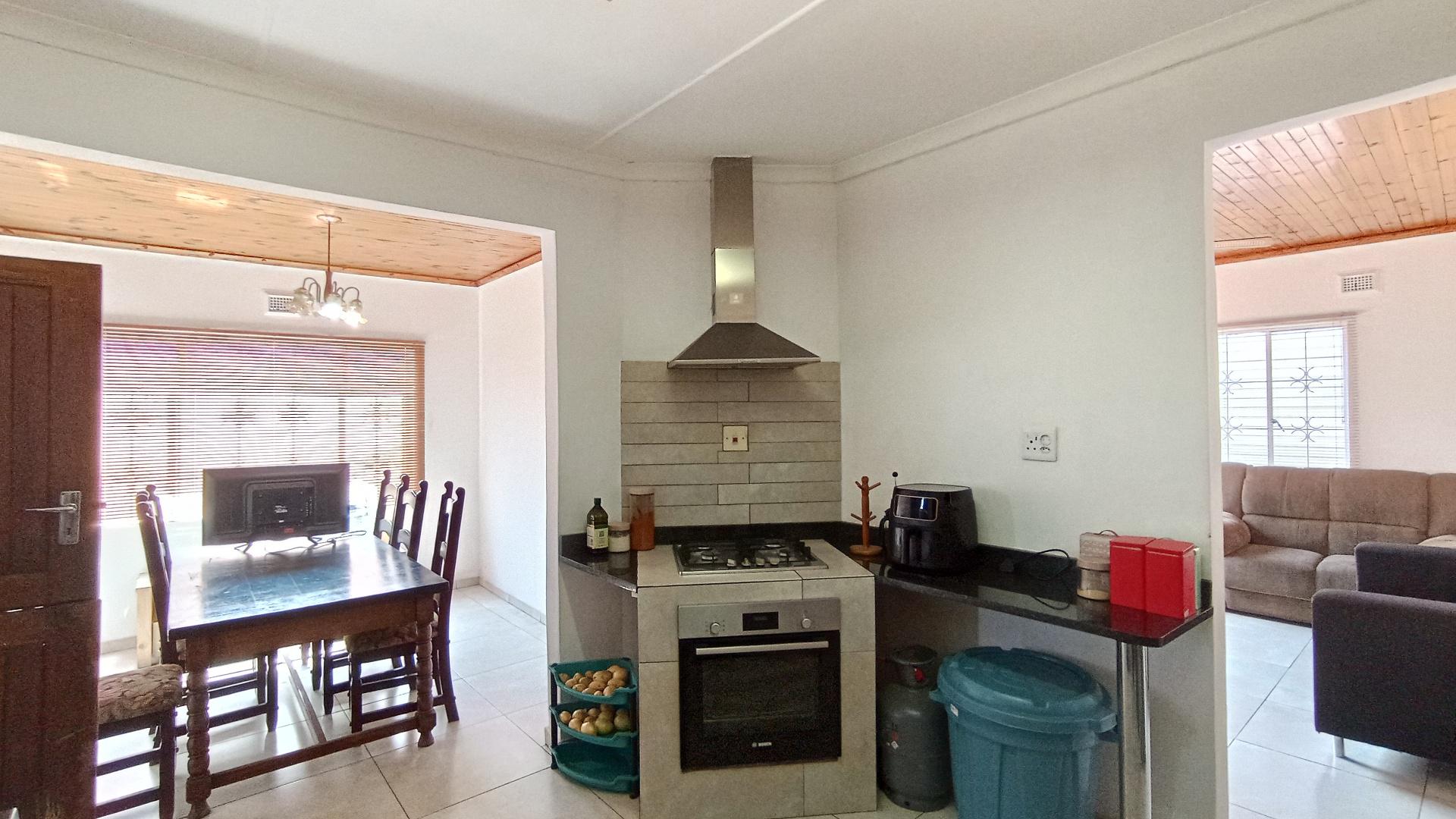 Kitchen - 14 square meters of property in Bombay Heights