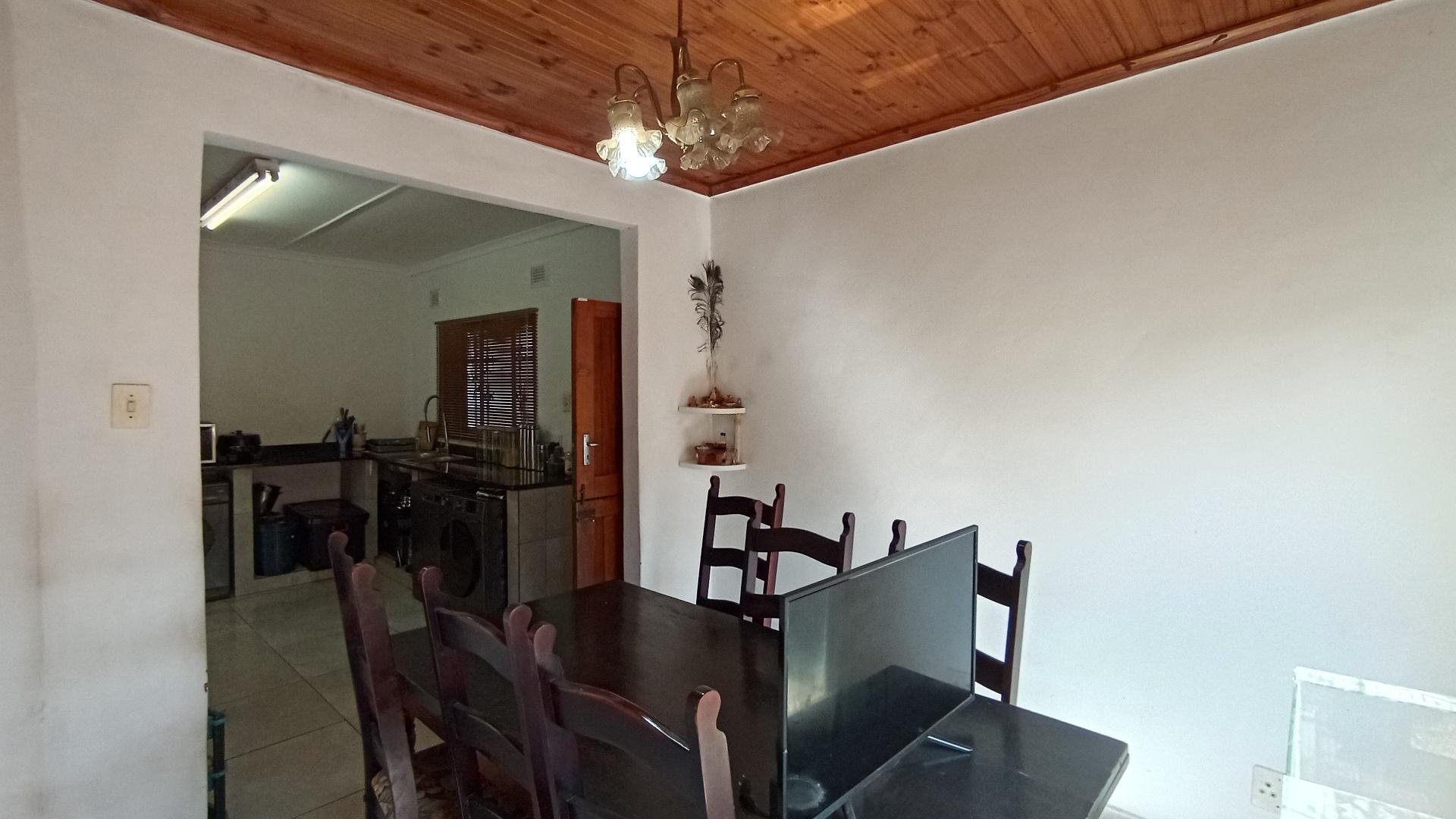 Dining Room - 10 square meters of property in Bombay Heights