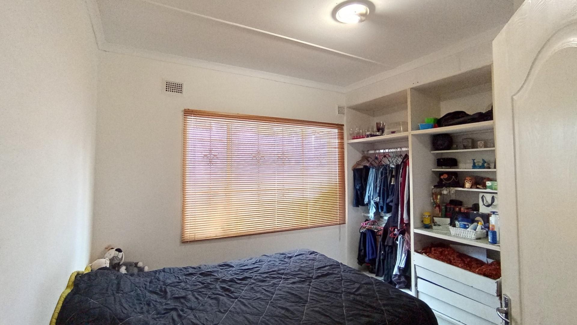 Bed Room 2 - 12 square meters of property in Bombay Heights