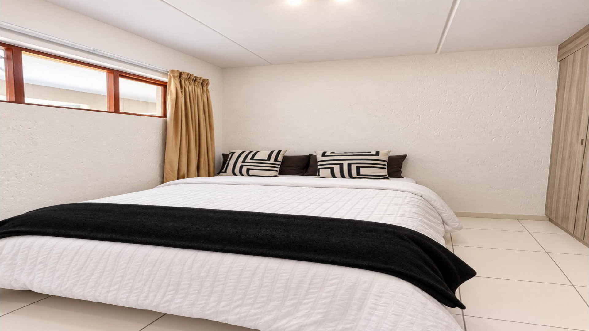 Bed Room 1 of property in Paulshof
