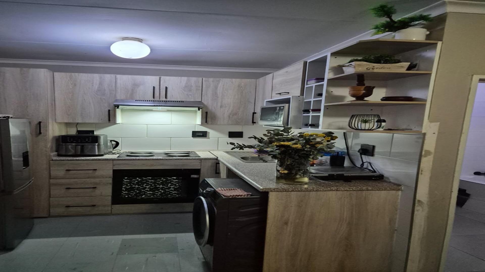 Kitchen of property in Tembisa