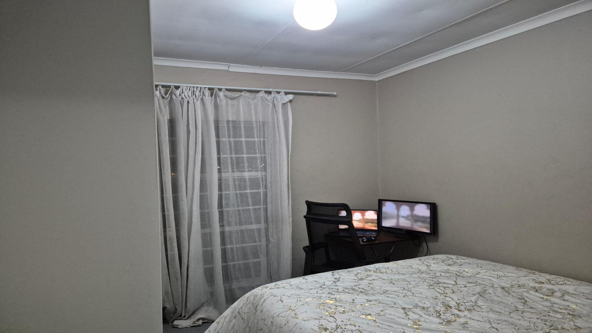 Main Bedroom of property in Tembisa