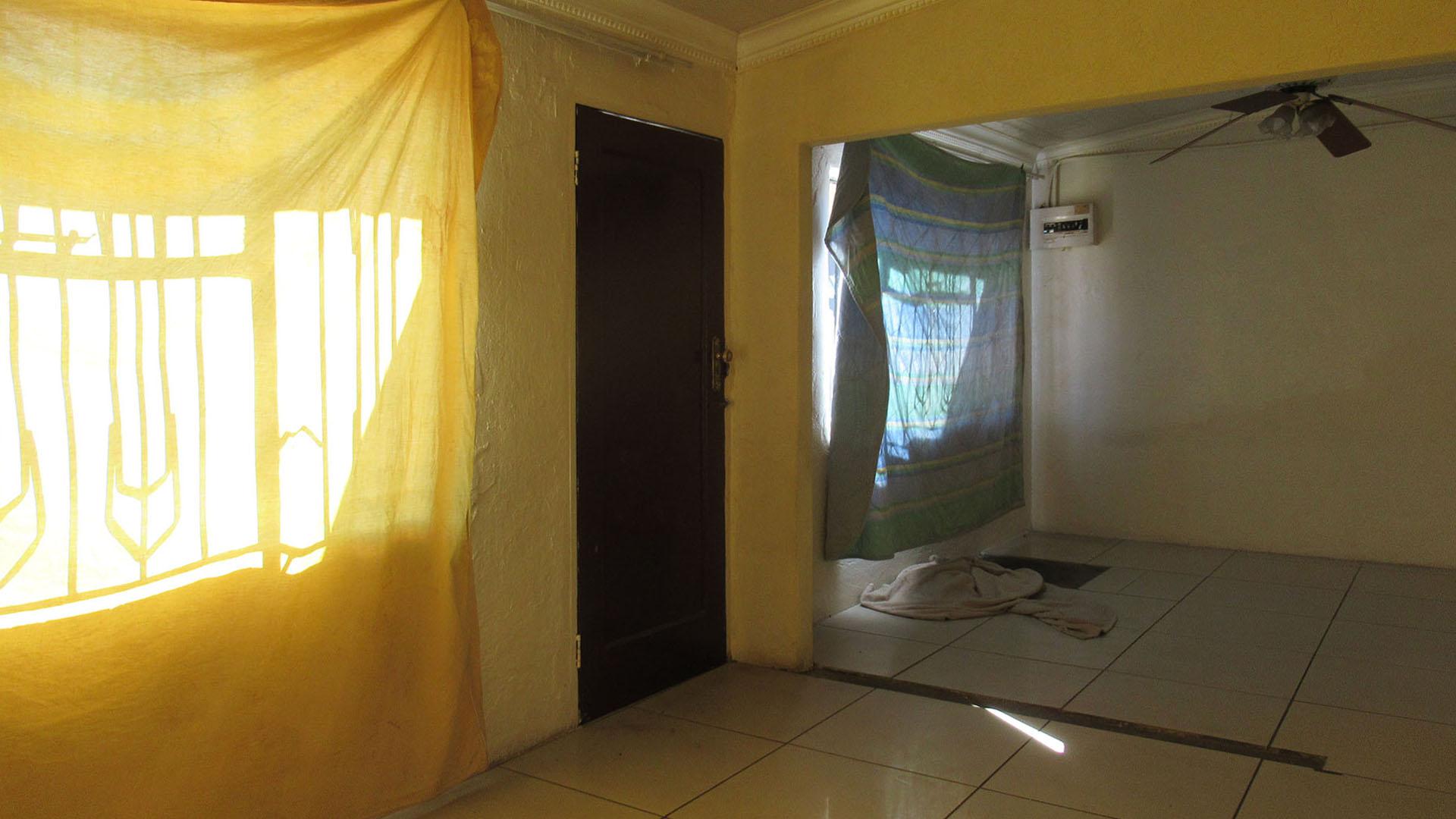 Lounges - 13 square meters of property in Soweto