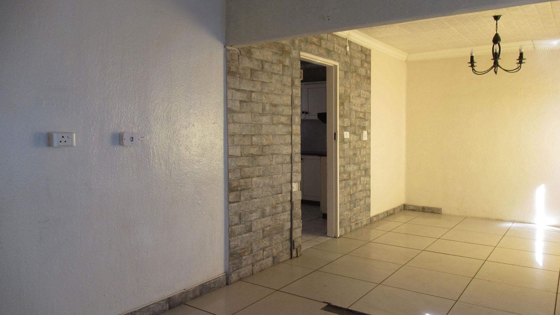 Lounges - 13 square meters of property in Soweto