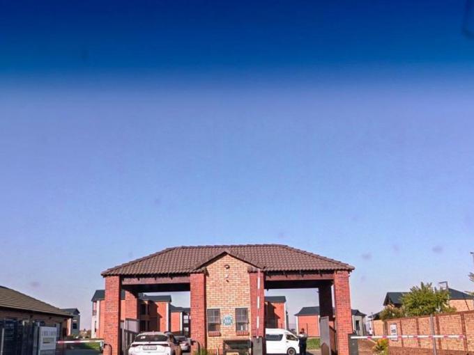 2 Bedroom Apartment for Sale For Sale in Olifantsvlei - MR687528