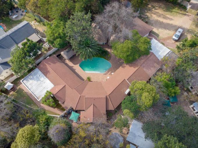 11 Bedroom Guest House for Sale For Sale in Fourways - MR687542