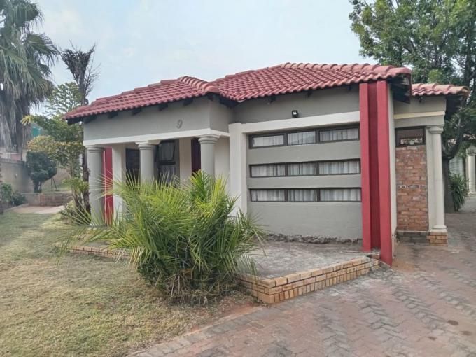 3 Bedroom House for Sale For Sale in Geelhoutpark - MR687548