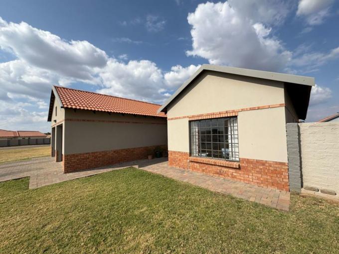 4 Bedroom House for Sale For Sale in Waterkloof (Rustenburg) - MR687555