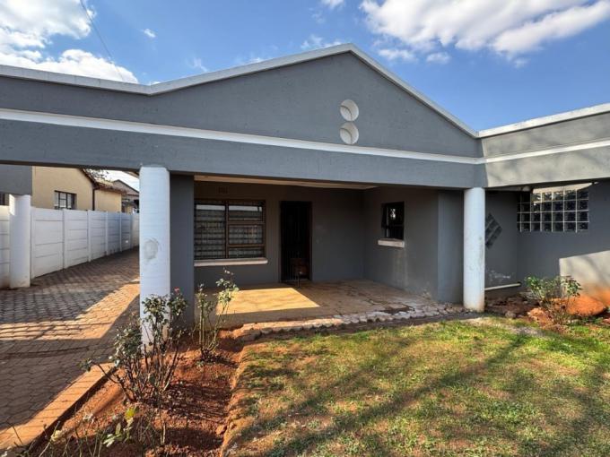 4 Bedroom House for Sale For Sale in Bosmont - MR687570