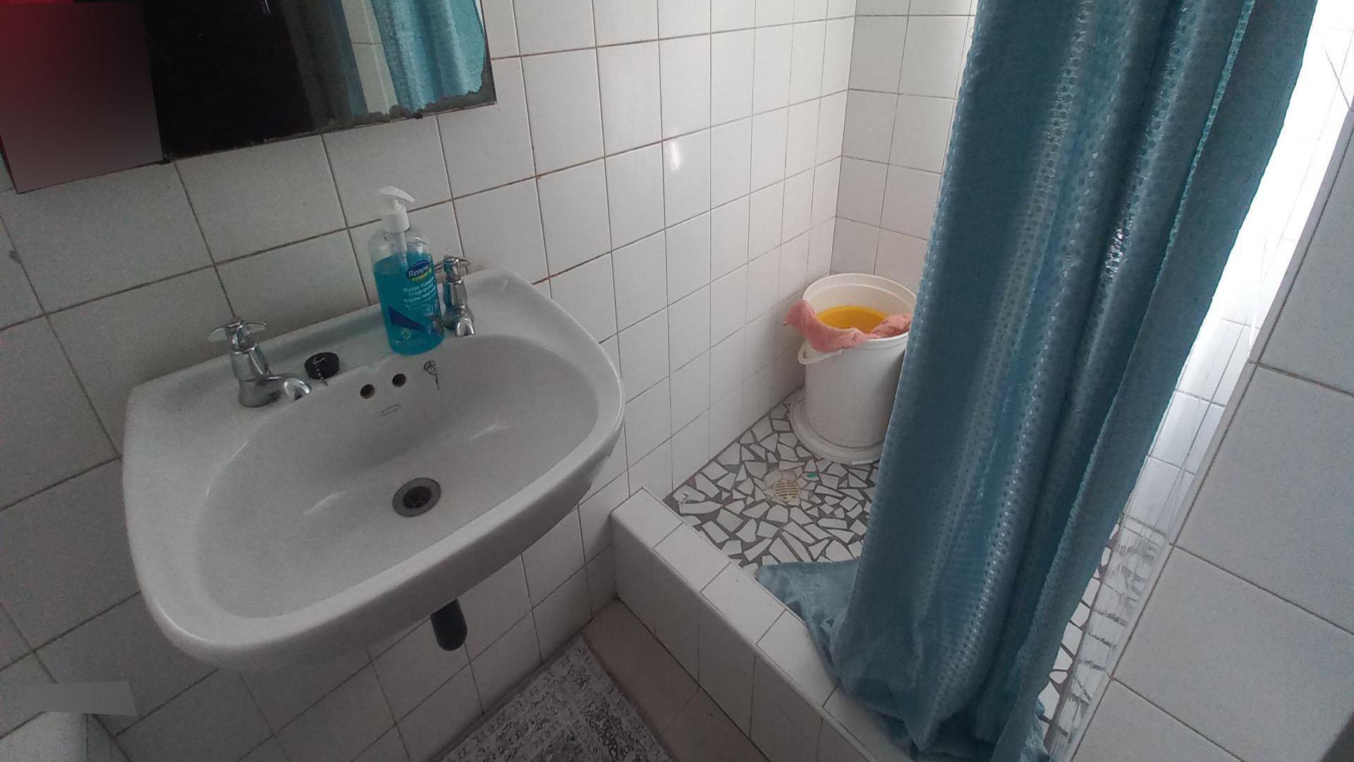 Bathroom 1 of property in Chiselhurst
