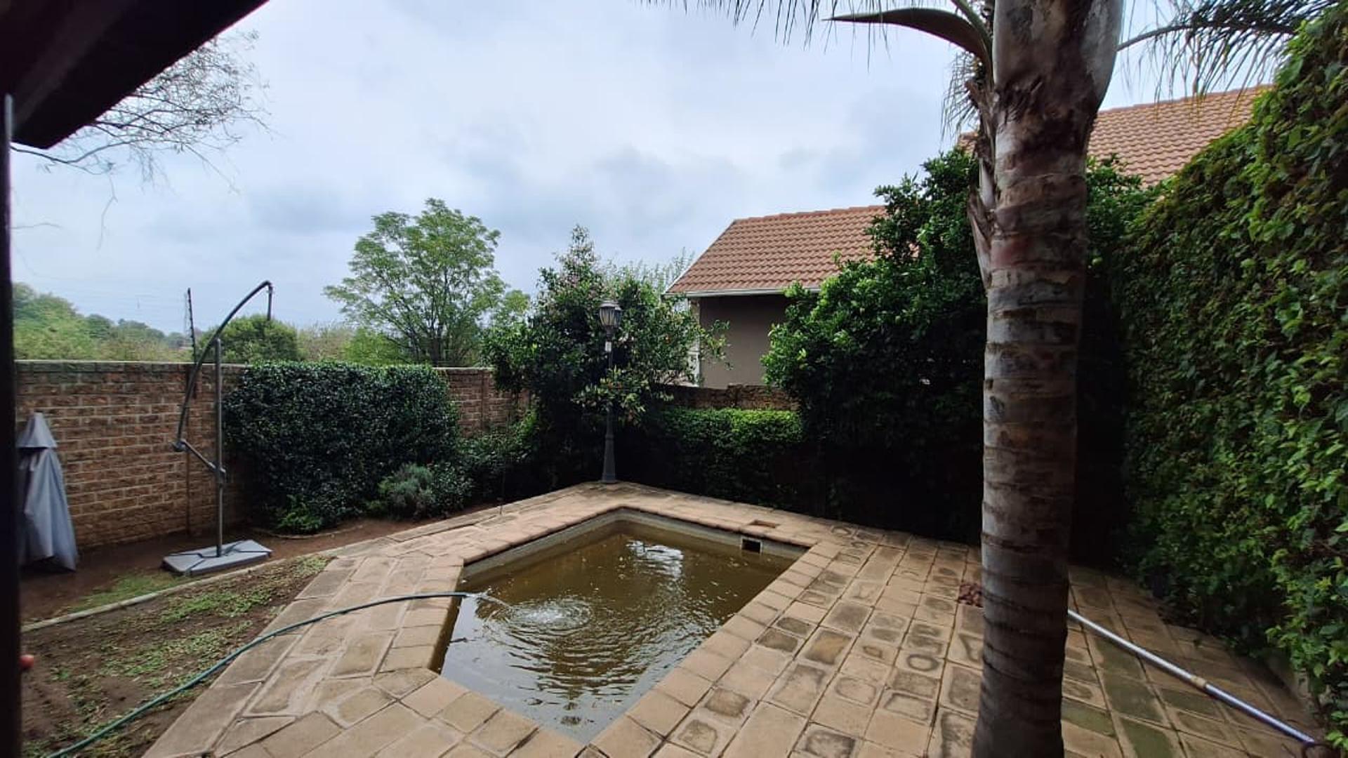 Swimming Pool of property in Kengies