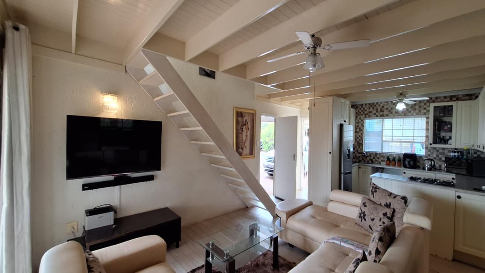 Lounges - 25 square meters of property in Kengies