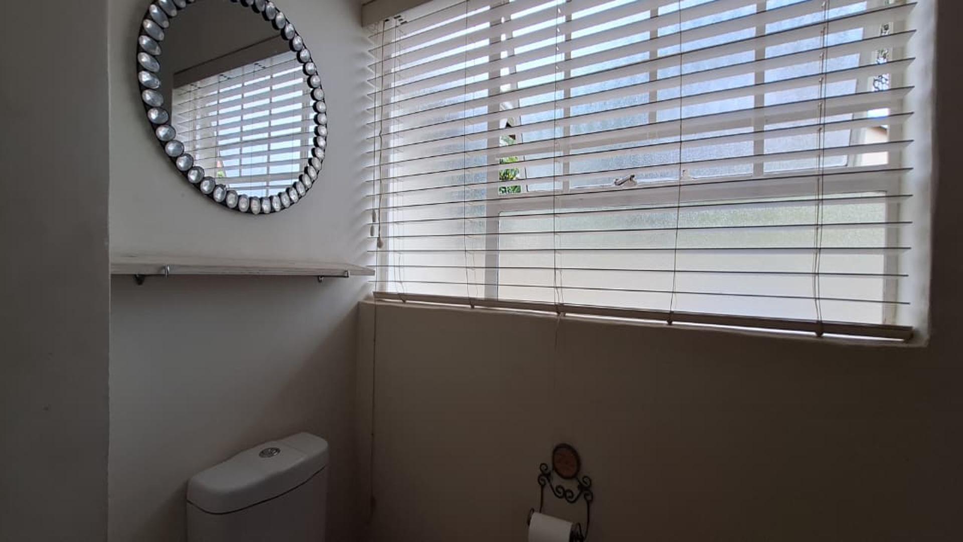 Bathroom 2 - 6 square meters of property in Kengies