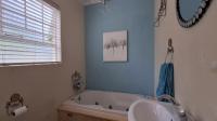 Bathroom 2 - 6 square meters of property in Kengies
