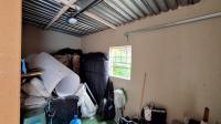 Garage - 39 square meters of property in Kengies