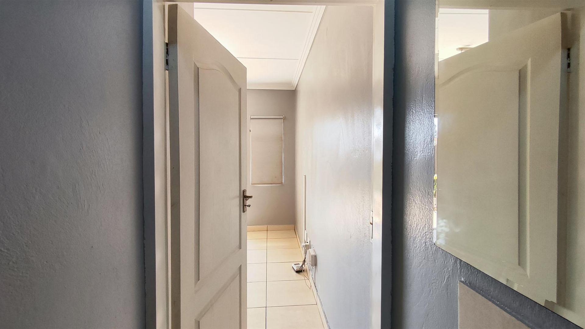 Guest Toilet - 2 square meters of property in Mayberry Park