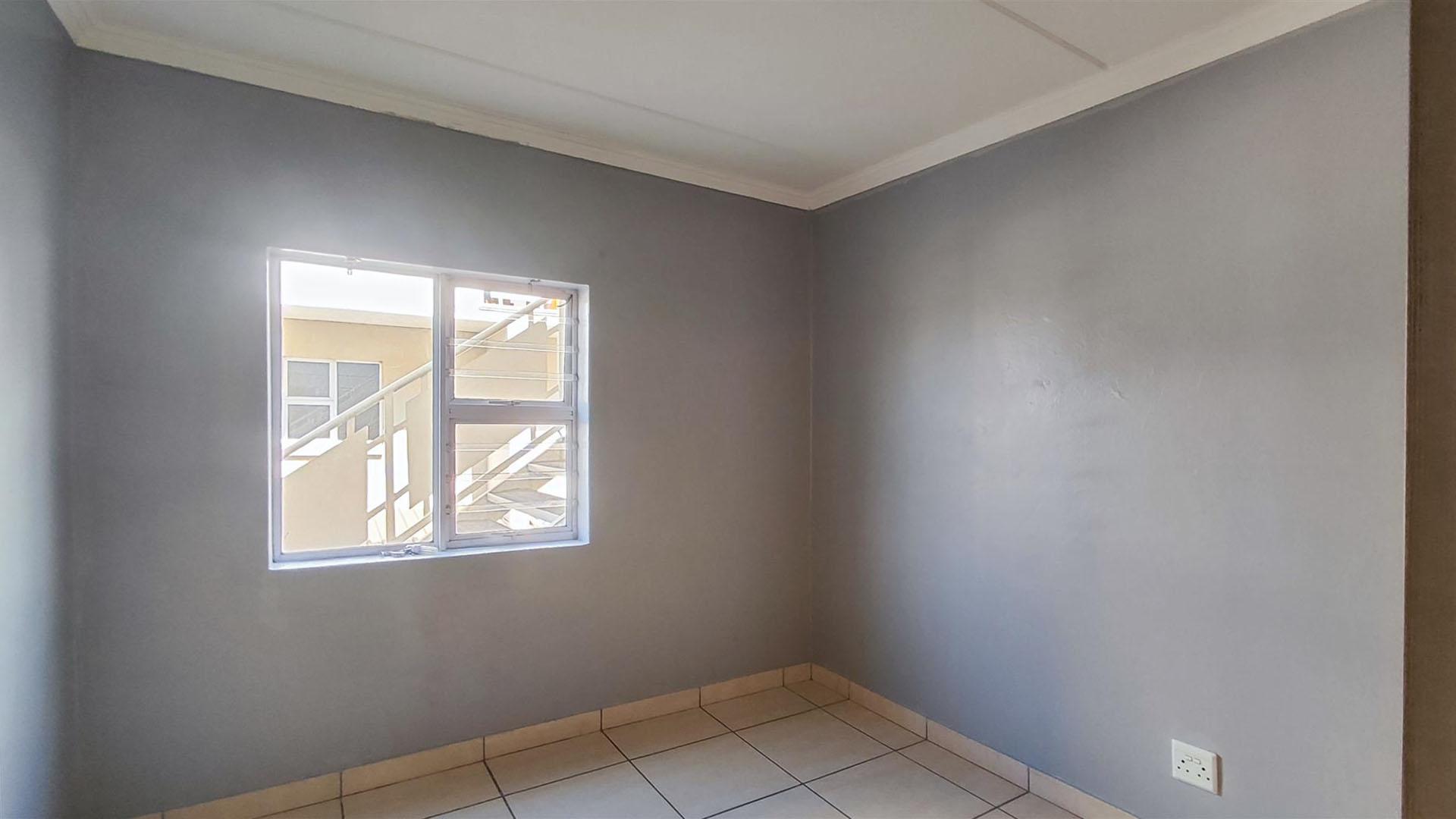 Bed Room 1 - 11 square meters of property in Mayberry Park