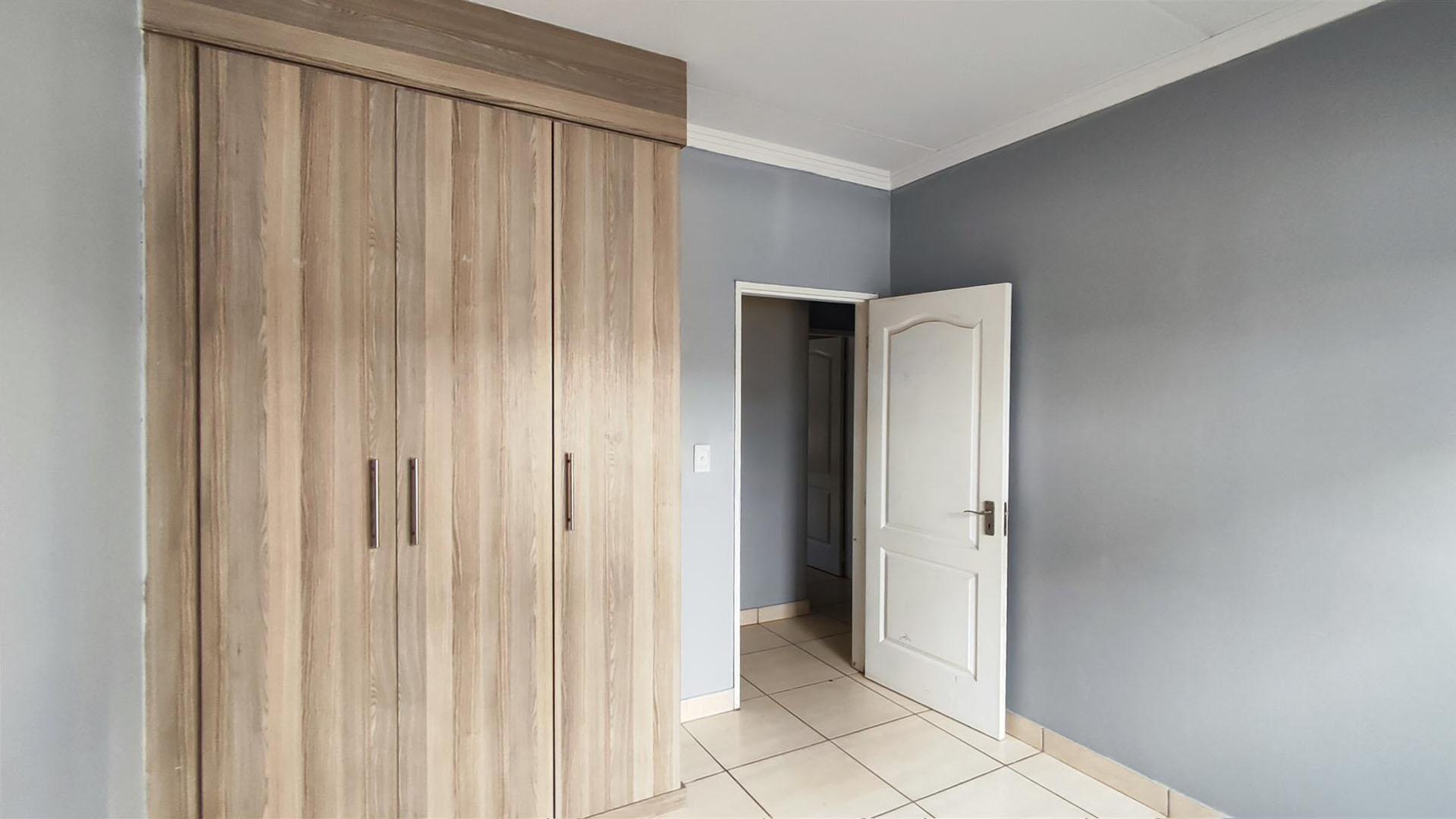 Bed Room 1 - 11 square meters of property in Mayberry Park