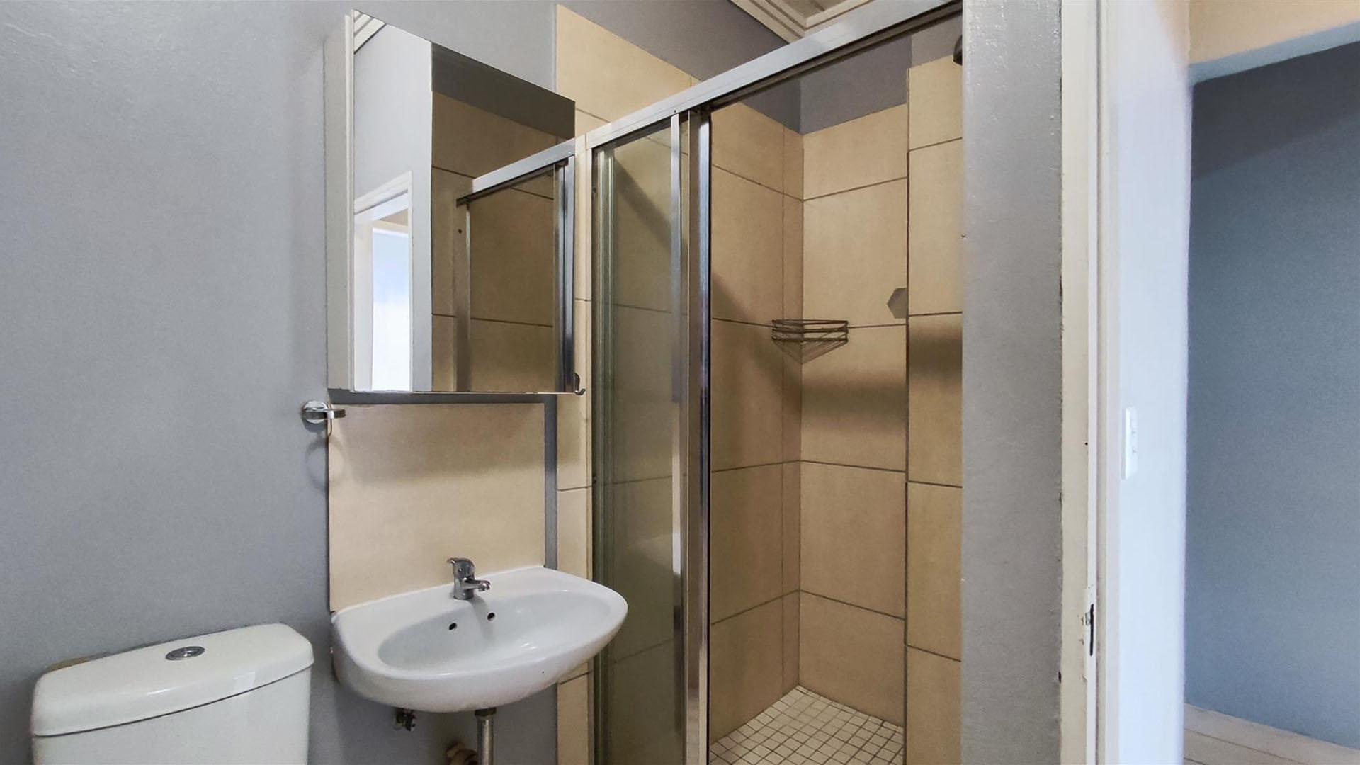 Bathroom 1 - 6 square meters of property in Mayberry Park