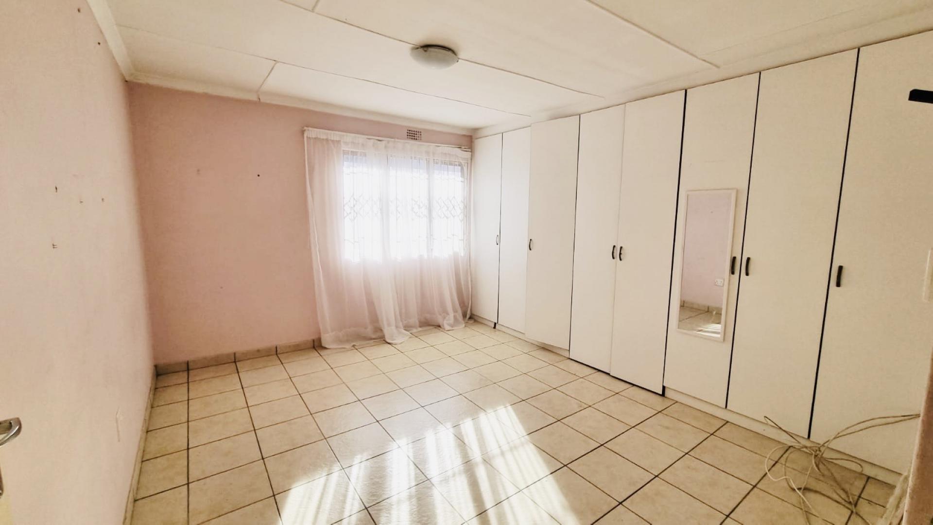 Bed Room 1 of property in Umtata