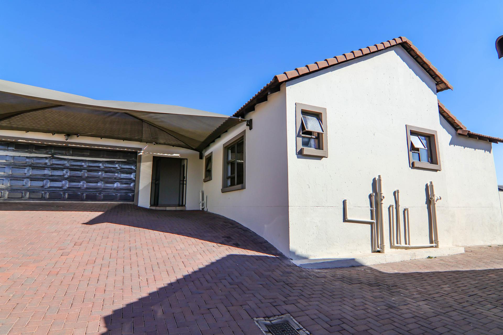 of property in Thatchfield