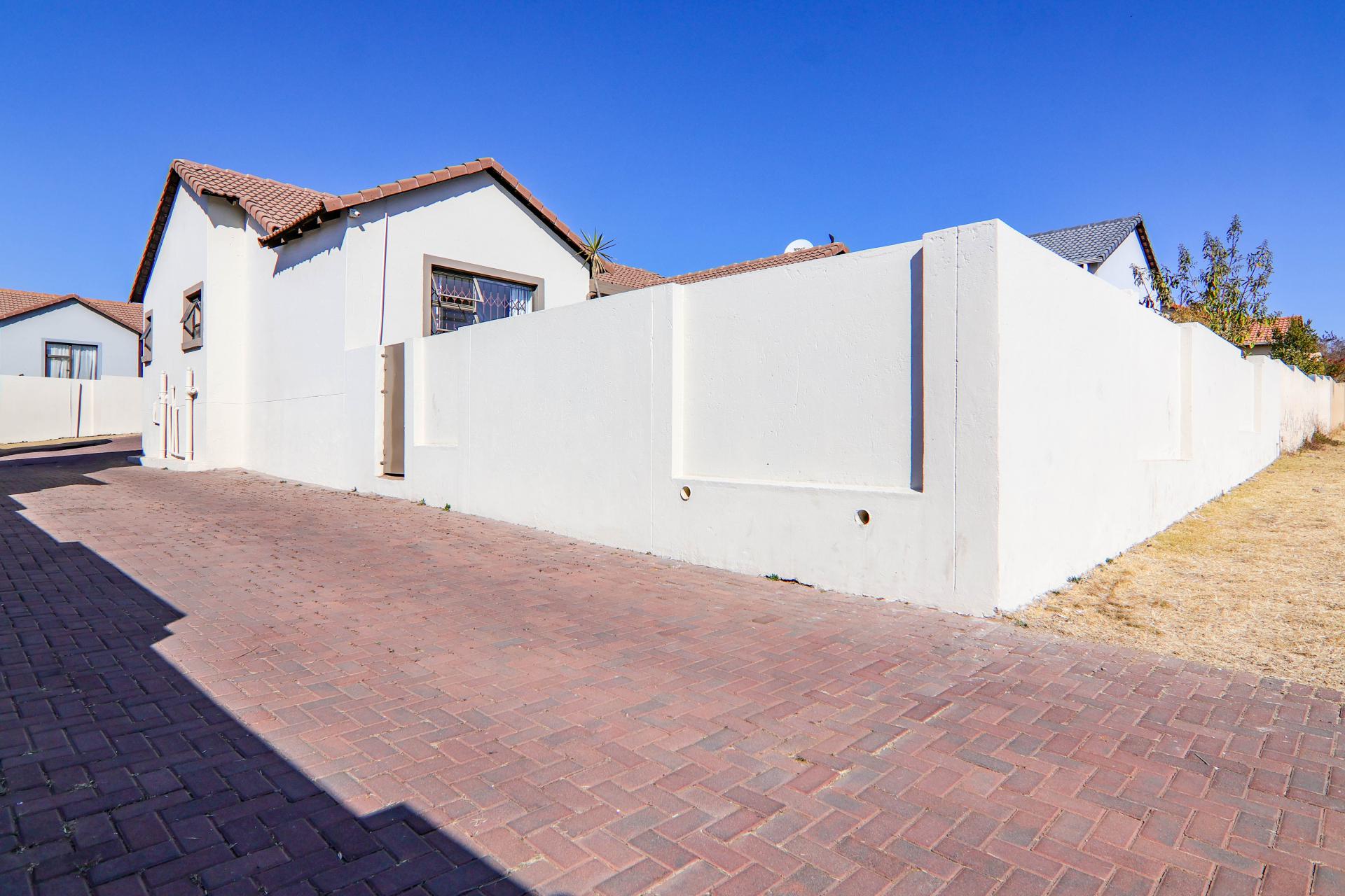  of property in Thatchfield