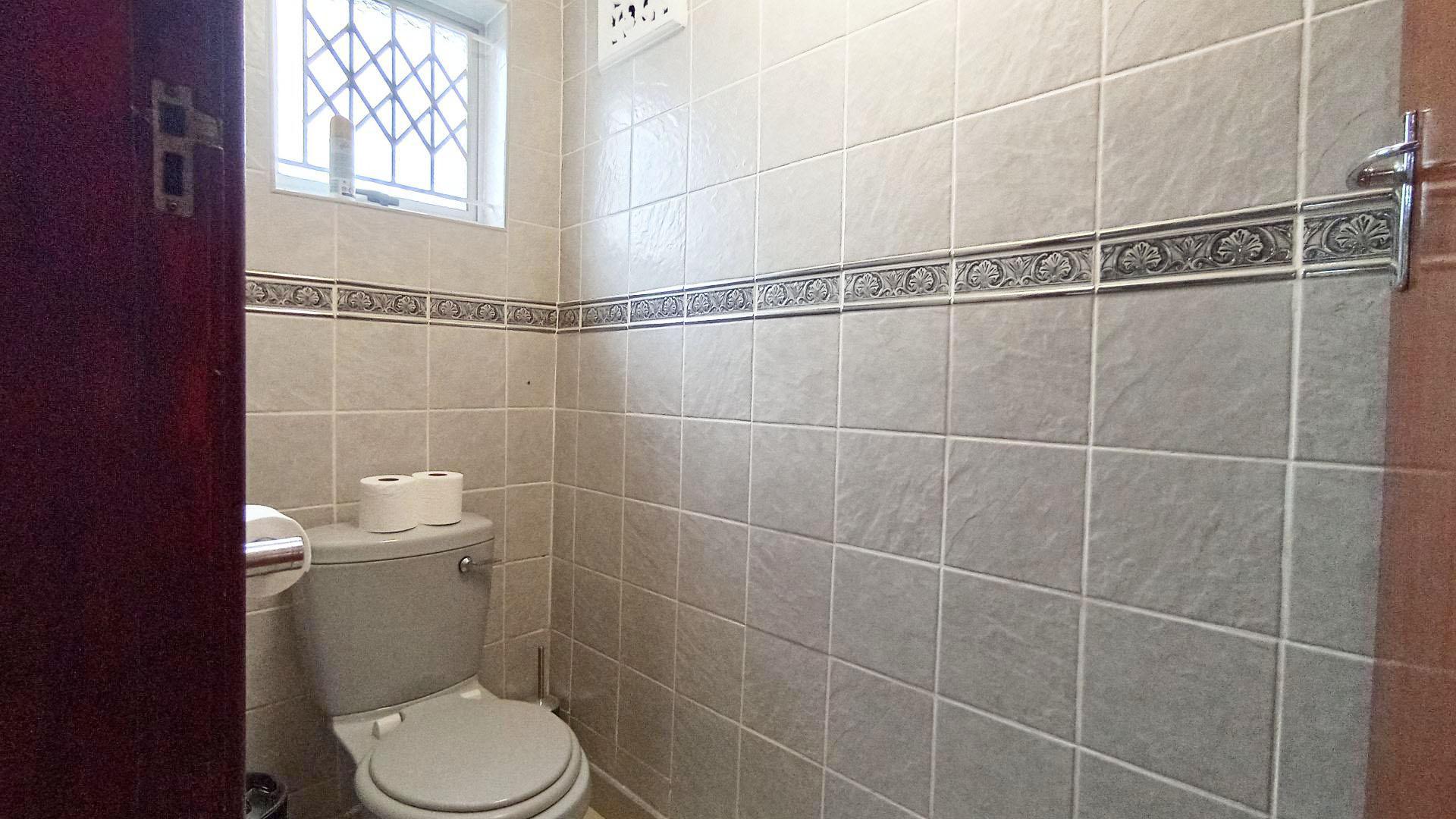 Bathroom 2 - 8 square meters of property in Shallcross 