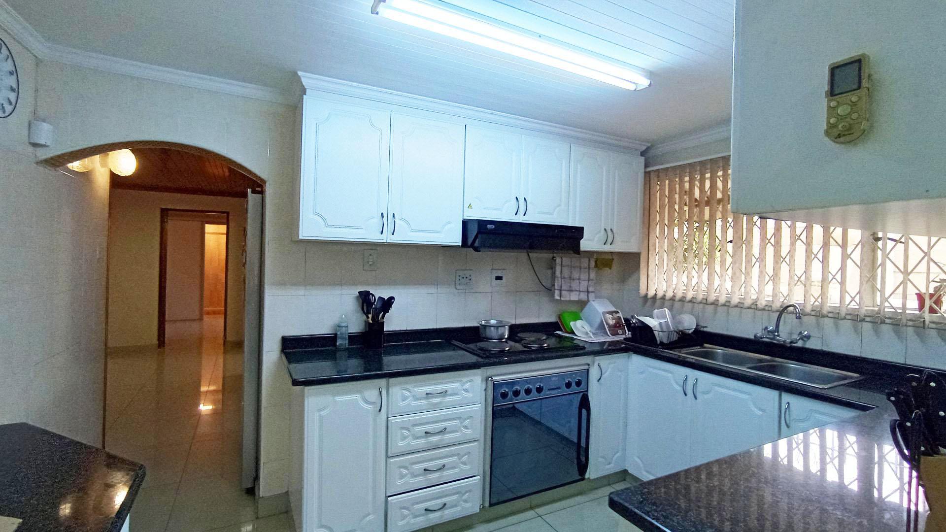Kitchen - 21 square meters of property in Shallcross 