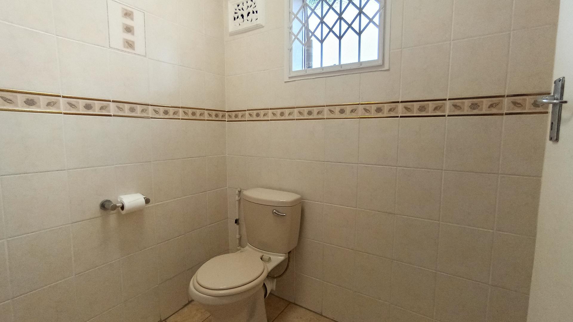 Bathroom 3+ - 15 square meters of property in Shallcross 