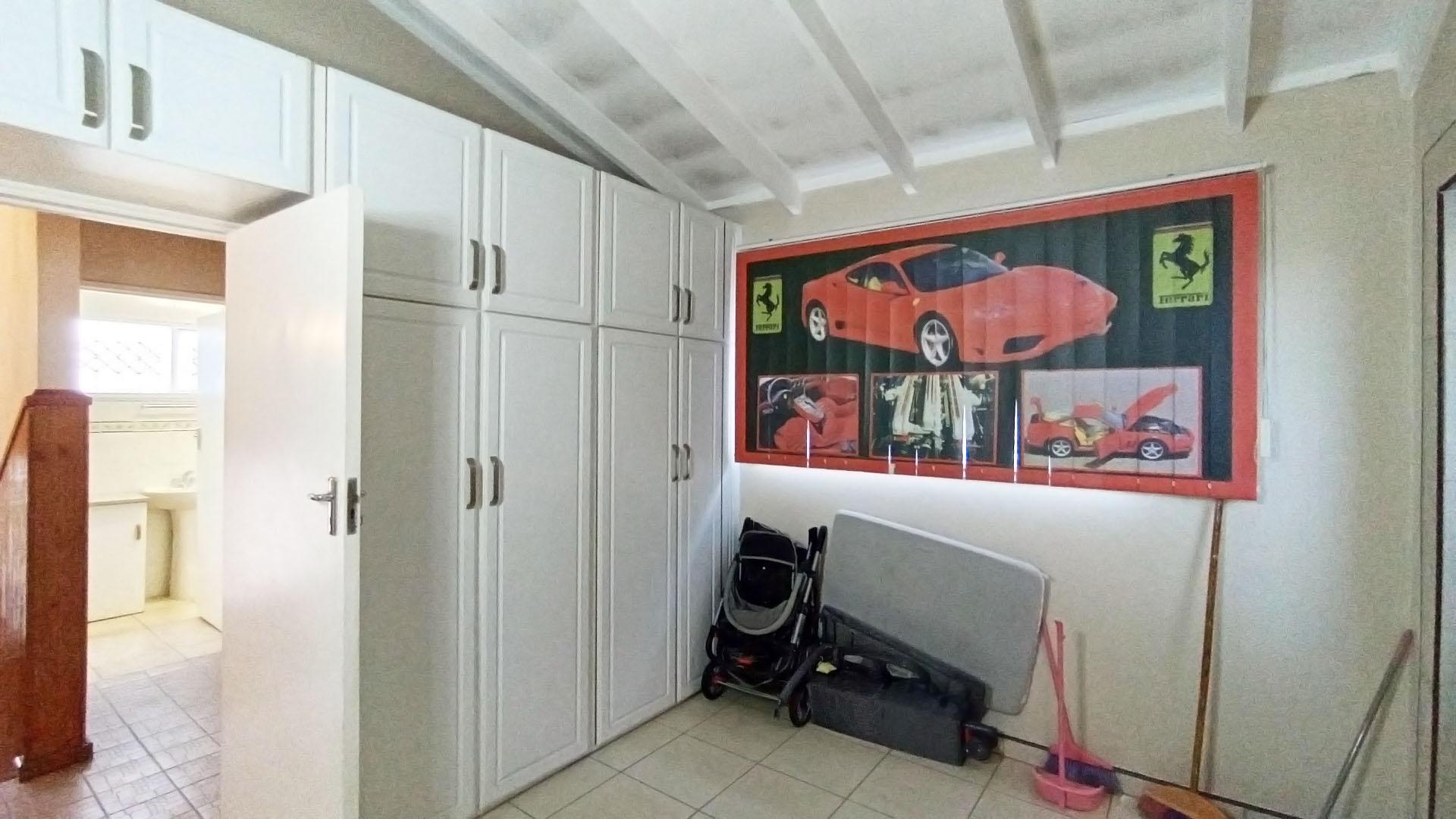 Bed Room 2 - 13 square meters of property in Shallcross 