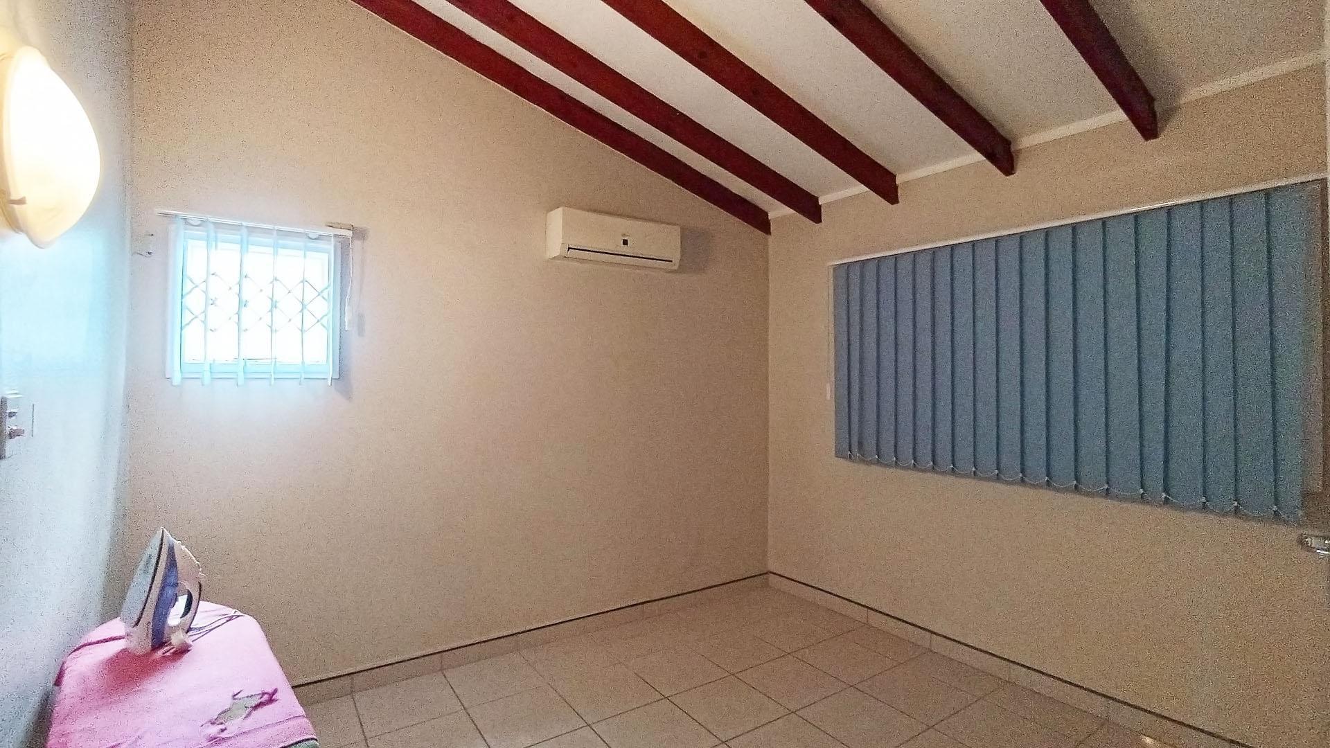 Bed Room 3 - 13 square meters of property in Shallcross 