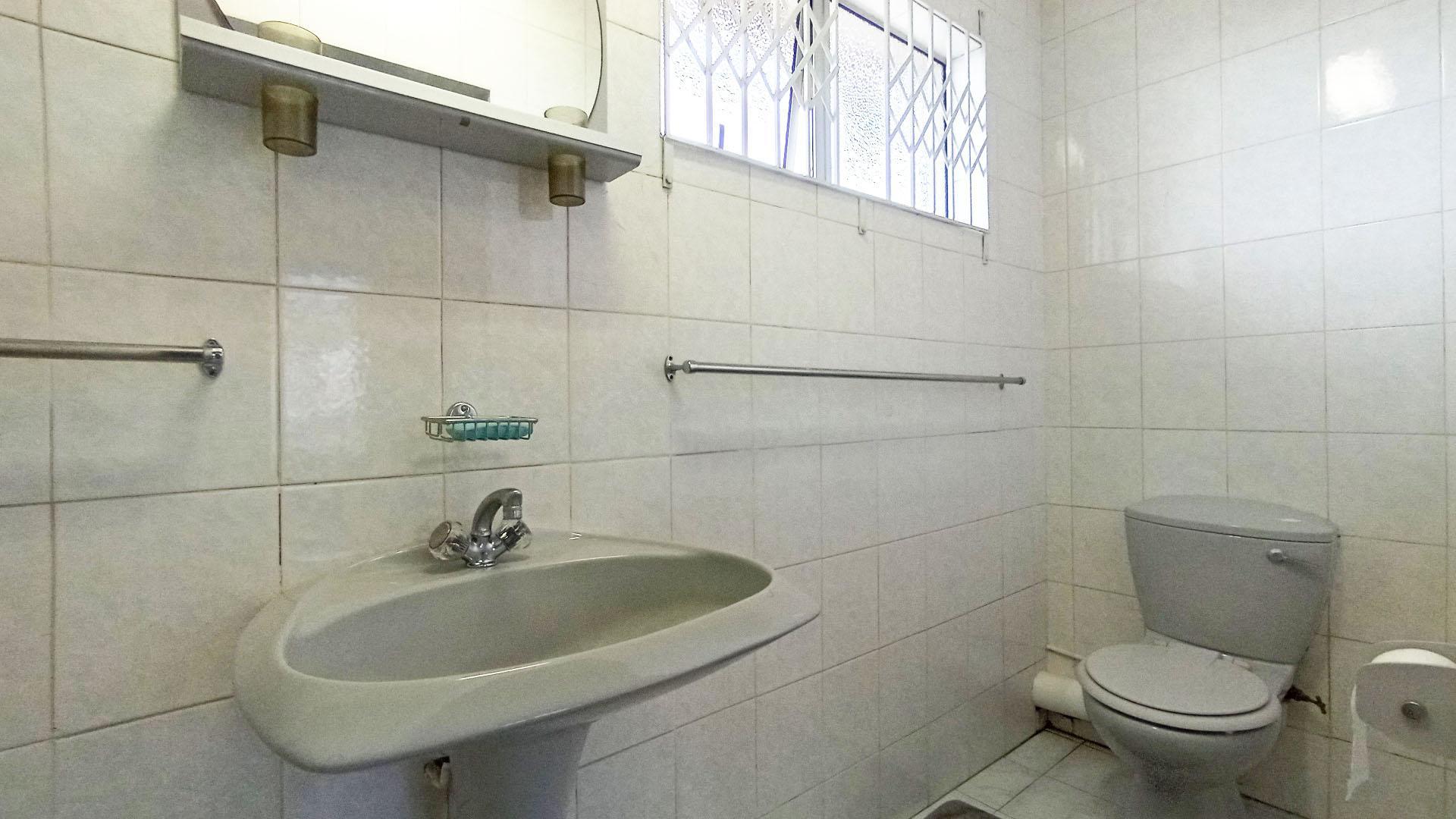 Bathroom 3+ - 15 square meters of property in Shallcross 