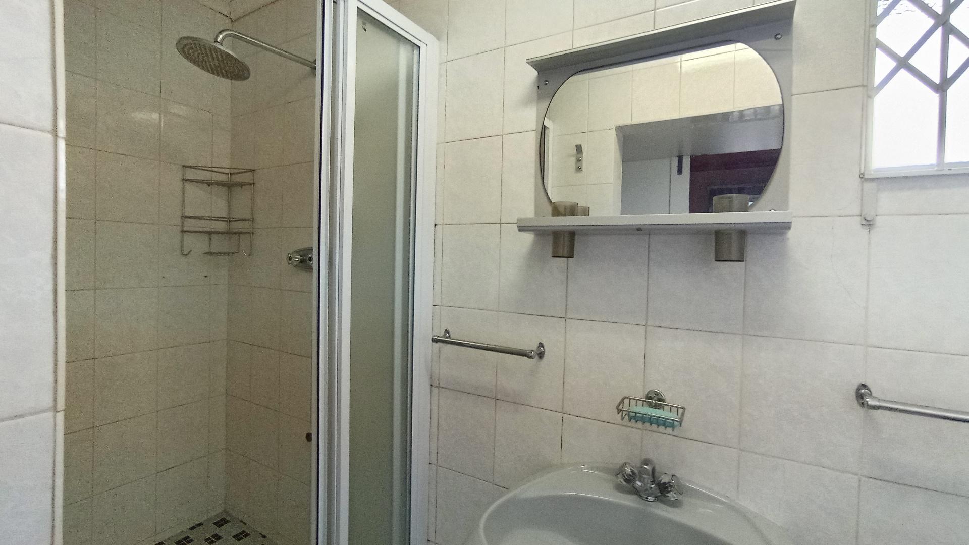 Bathroom 3+ - 15 square meters of property in Shallcross 
