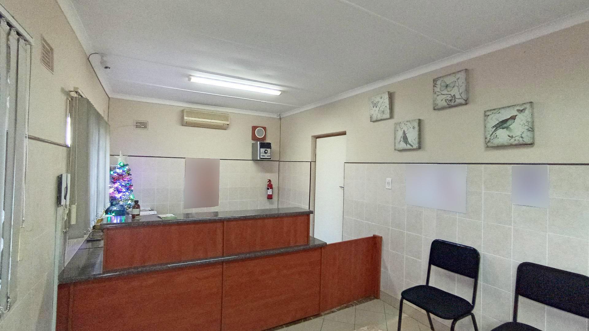 Spaces - 64 square meters of property in Shallcross 