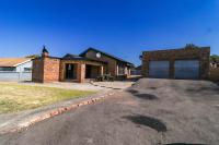  of property in Heuweloord