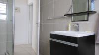 Bathroom 1 - 5 square meters of property in Greenstone Hill