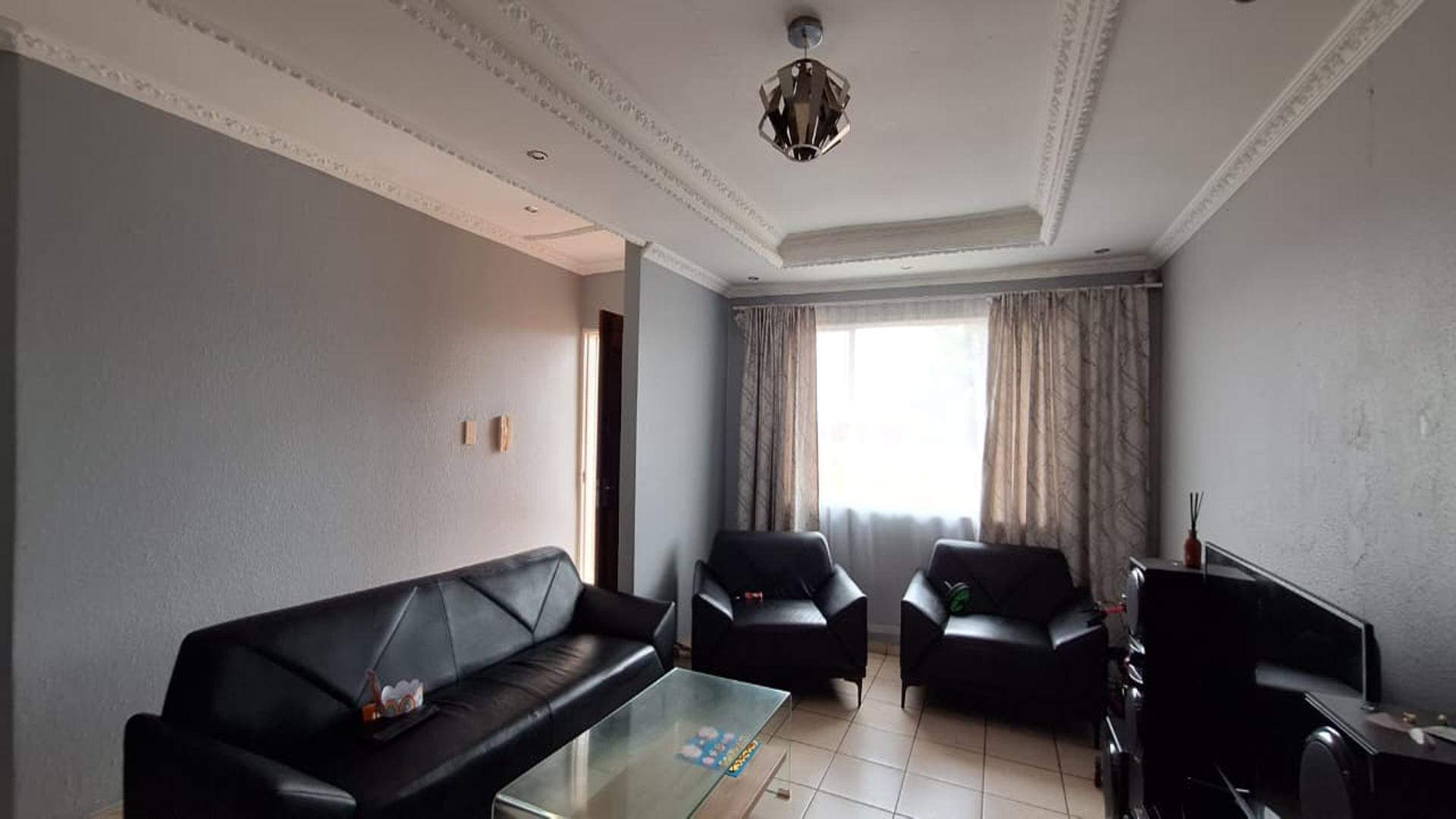 Lounges - 23 square meters of property in Kempton Park