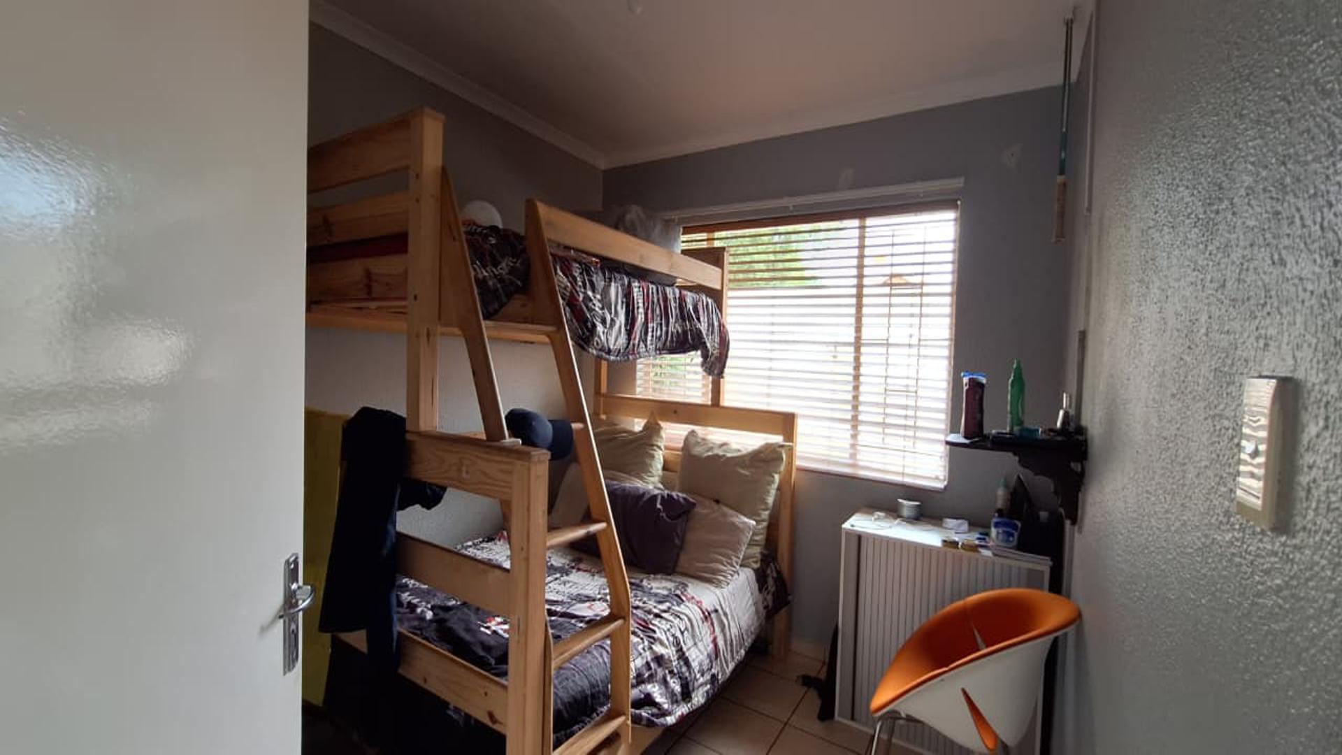 Bed Room 2 - 11 square meters of property in Kempton Park