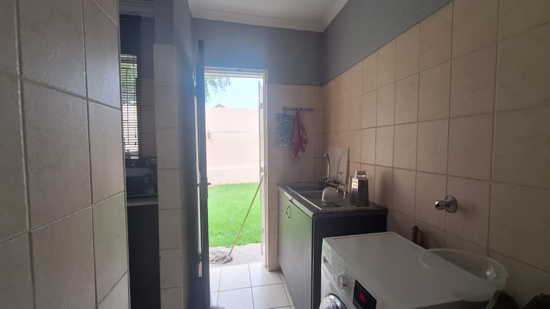 Scullery - 6 square meters of property in Kempton Park