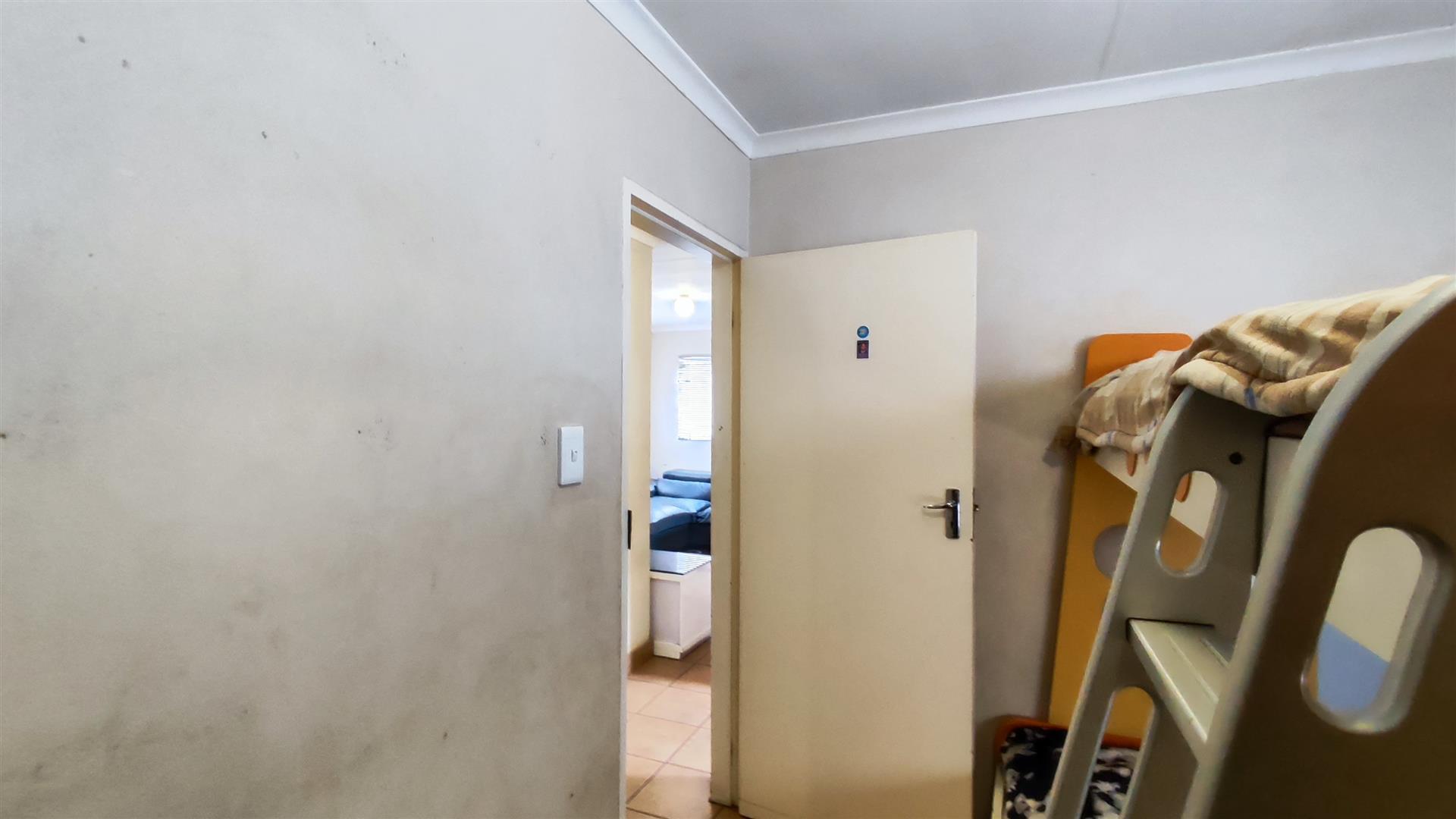 Bed Room 1 - 11 square meters of property in Sky City