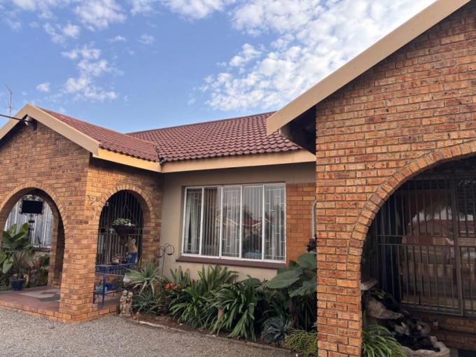4 Bedroom House for Sale For Sale in Vanderbijlpark - MR687729