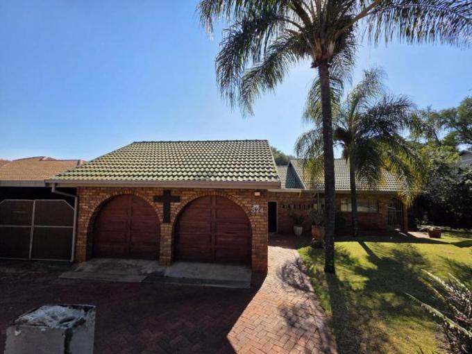 4 Bedroom House for Sale For Sale in Magalieskruin - MR687739