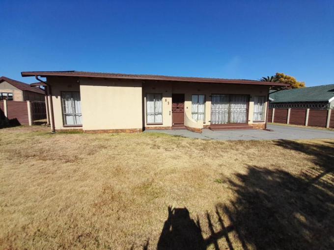 3 Bedroom House for Sale For Sale in Verwoerdpark - MR687757