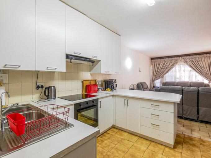 2 Bedroom Simplex for Sale For Sale in Amanzimtoti  - MR687782