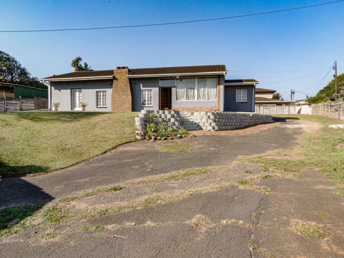 3 Bedroom House for Sale For Sale in Athlone Park - MR687796