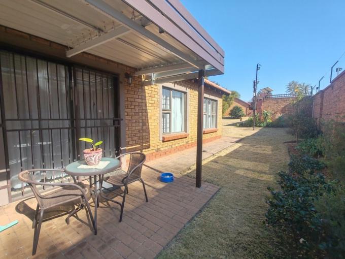 2 Bedroom Simplex for Sale For Sale in Willow Park Manor - MR687814