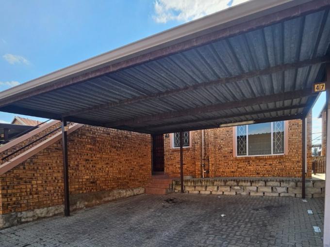 2 Bedroom Simplex for Sale For Sale in Rosettenville - MR687821