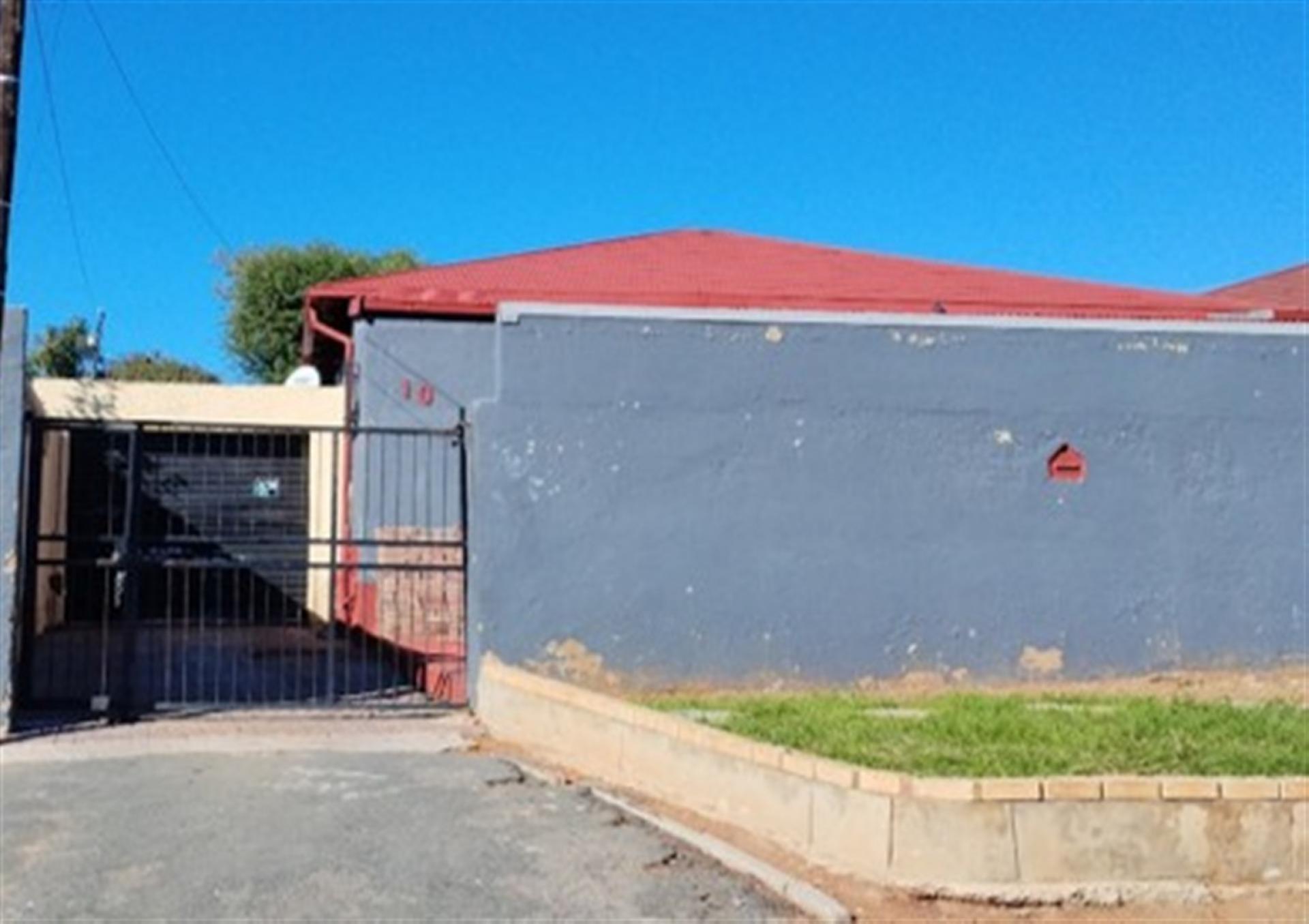 Front View of property in South Hills