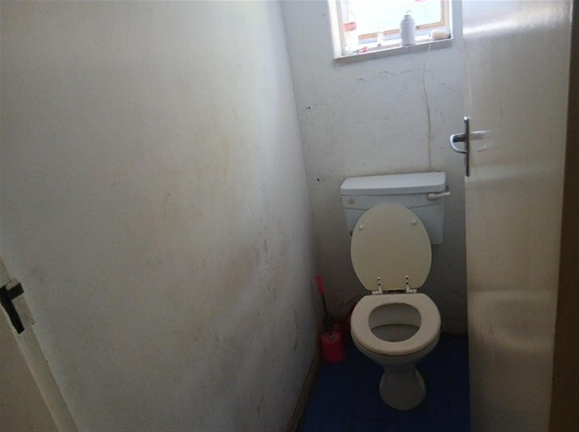 Bathroom 2 of property in Elsburg