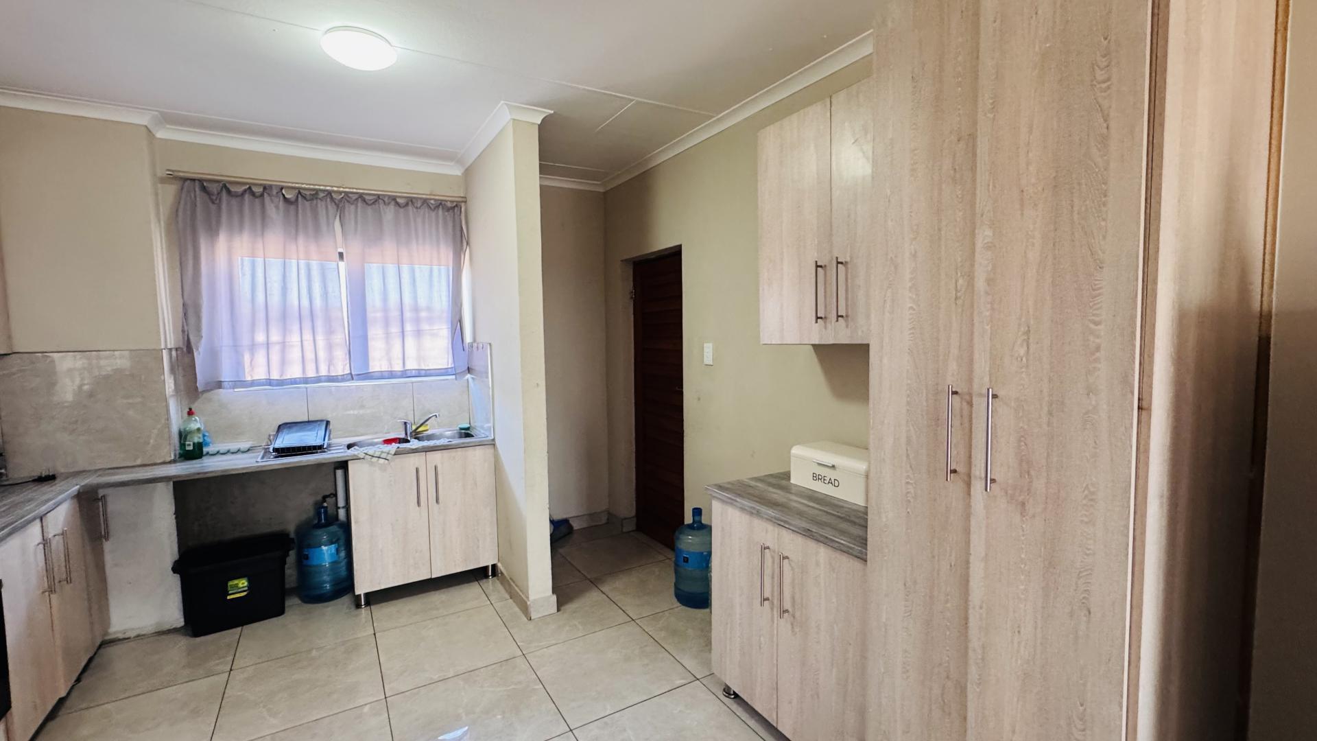 Kitchen of property in Bendor
